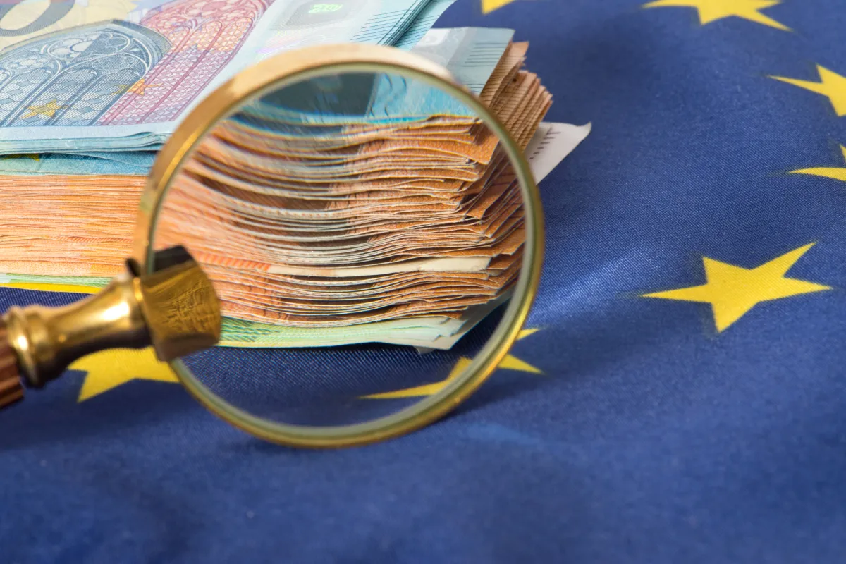 Euro-Scheine unter der Lupe